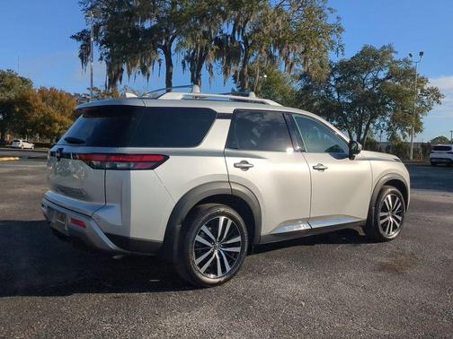 2024 Nissan Pathfinder Platinum