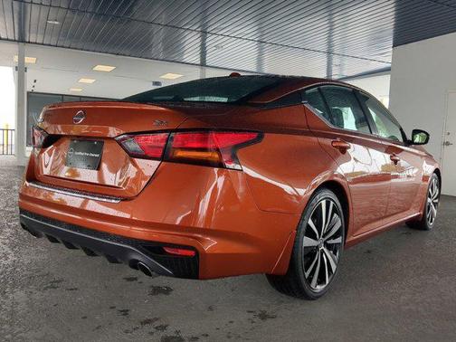 2022 Nissan Altima SR FWD