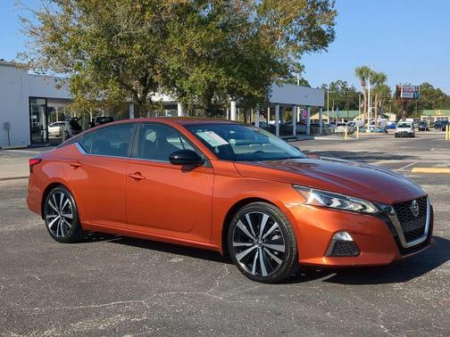 2022 Nissan Altima SR FWD