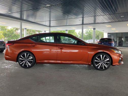 2022 Nissan Altima SR FWD