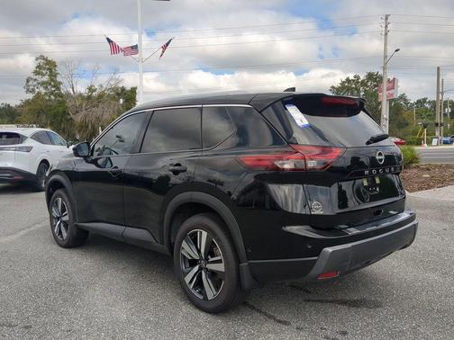 2025 Nissan Rogue SL