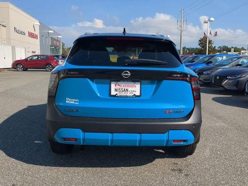 2025 Nissan Kicks SR