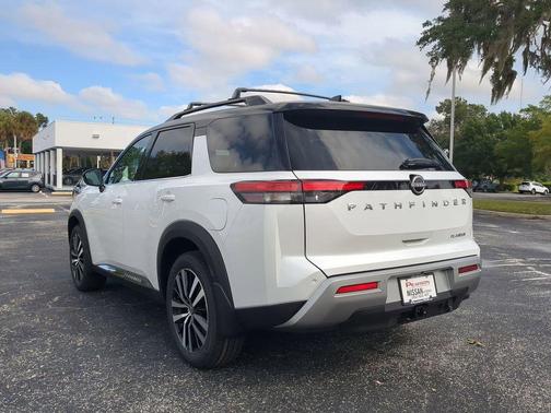 2025 Nissan Pathfinder Platinum FWD
