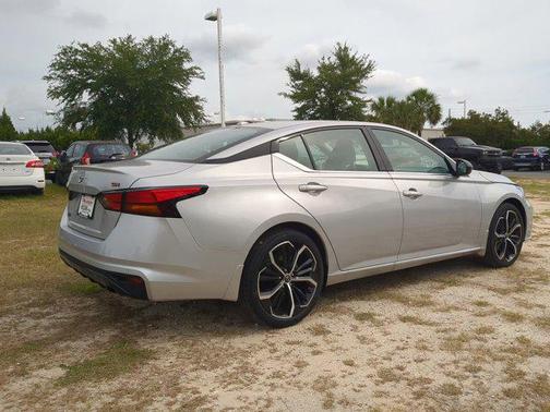 2025 Nissan Altima SR FWD