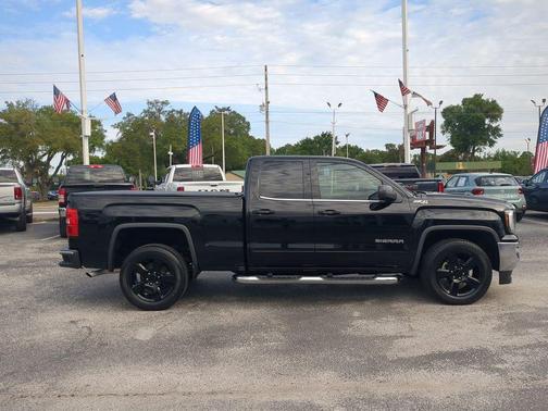 Onyx Black 2017 GMC Sierra 1500 SLE