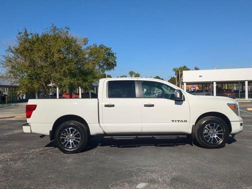 2024 Nissan Titan SV