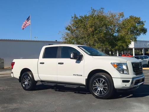 2024 Nissan Titan SV