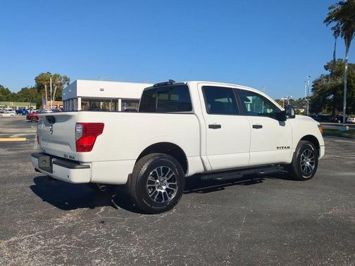 2024 Nissan Titan SV