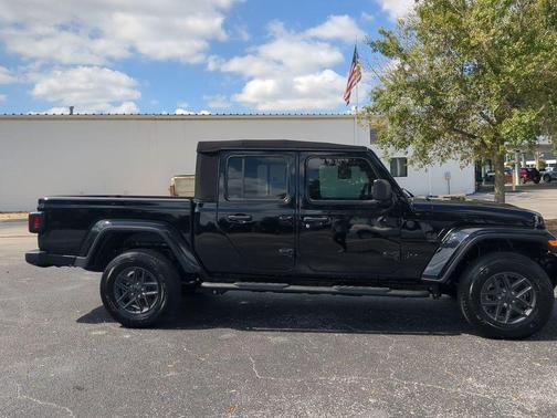 2024 Jeep Gladiator Sport S