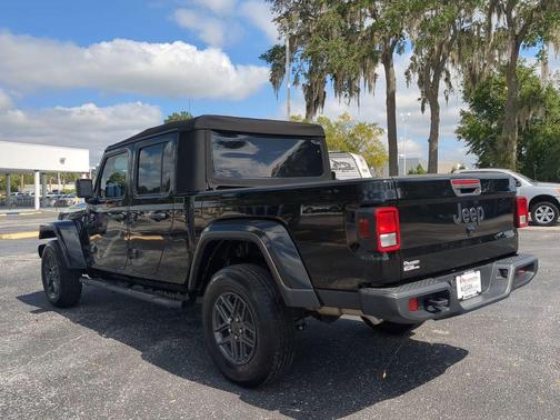 2024 Jeep Gladiator Sport S