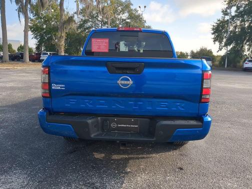 2024 Nissan Frontier SL