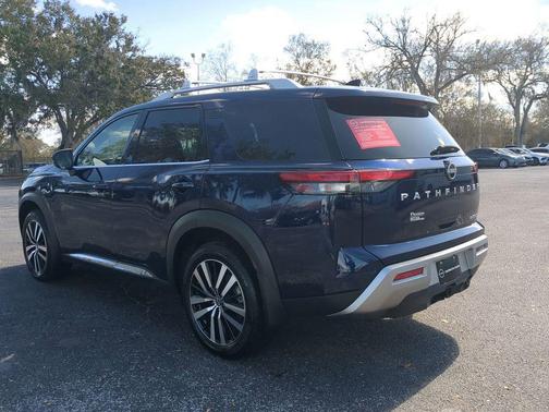 2024 Nissan Pathfinder Platinum FWD