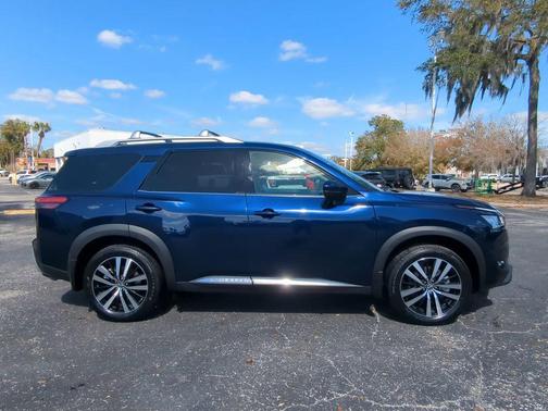 2024 Nissan Pathfinder Platinum FWD