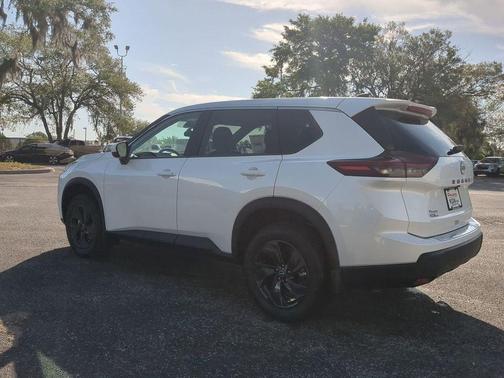 Everest White Pearl Tricoat 2026 Nissan Rogue SV