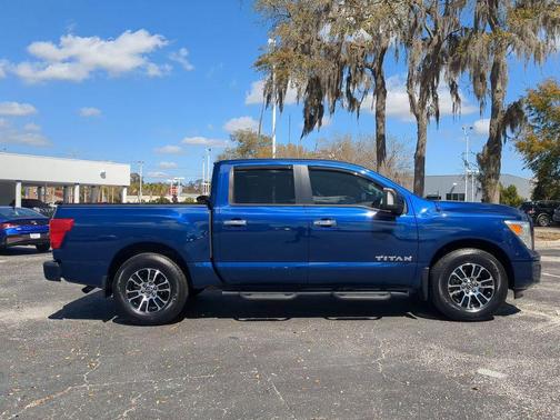 2021 Nissan Titan SV