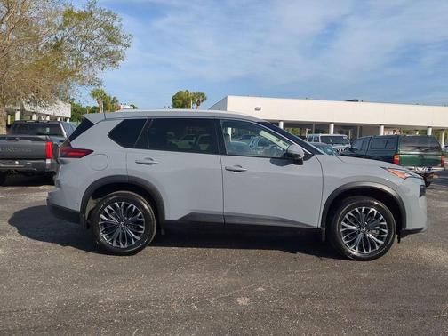 2025 Nissan Rogue SL