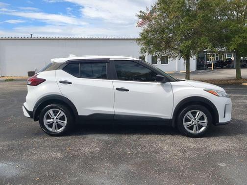 2021 Nissan Kicks S
