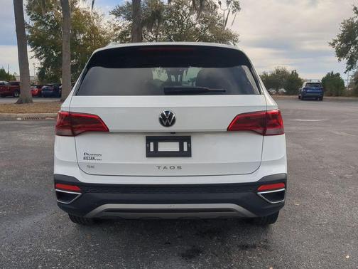 2024 Volkswagen Taos 1.5T SE