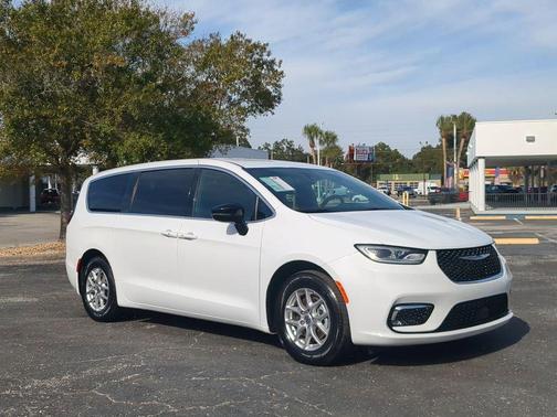 2024 Chrysler Pacifica Touring