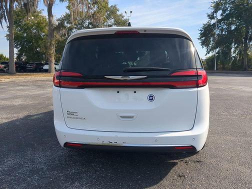 2024 Chrysler Pacifica Touring