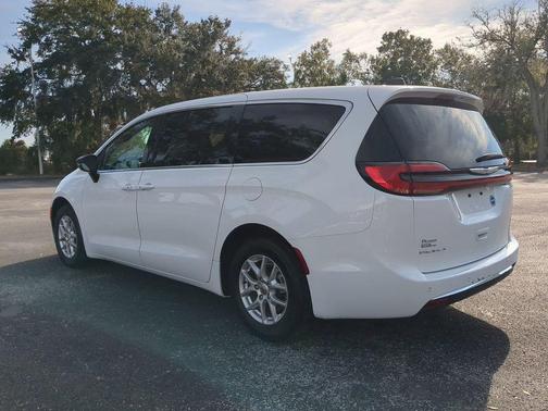 2024 Chrysler Pacifica Touring