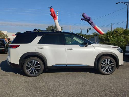 2025 Nissan Pathfinder Platinum FWD