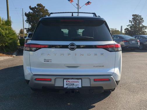 2025 Nissan Pathfinder Platinum FWD