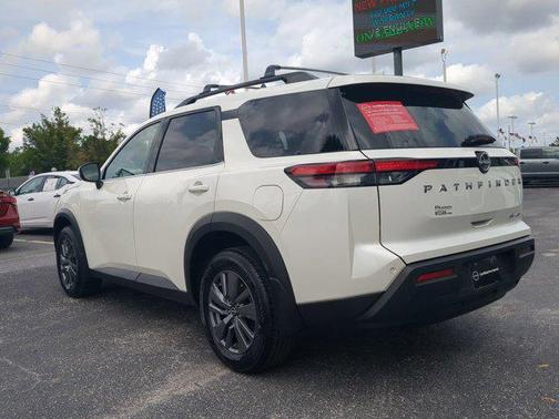 2024 Nissan Pathfinder SV 4WD