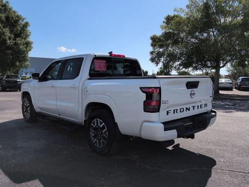 Glacier White 2022 Nissan Frontier SV