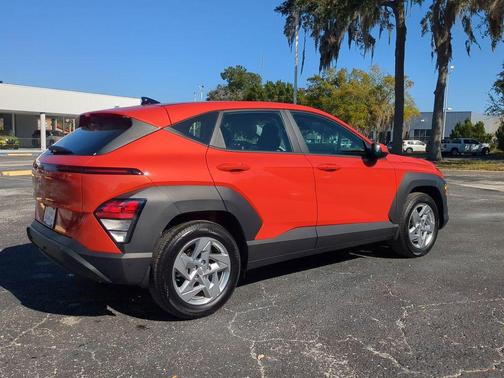 2025 Hyundai KONA SE