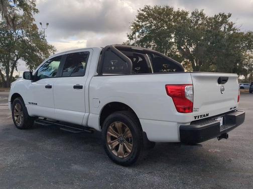 2024 Nissan Titan SV