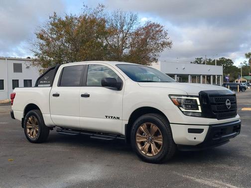 2024 Nissan Titan SV