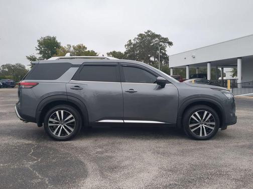 2024 Nissan Pathfinder Platinum 4WD