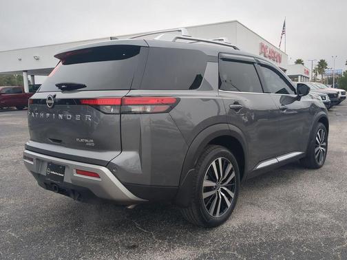 2024 Nissan Pathfinder Platinum 4WD