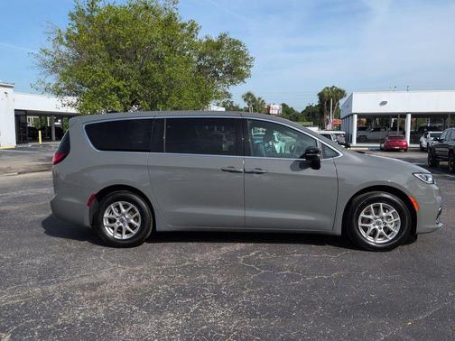 Ceramic Gray Clearcoat 2025 Chrysler Pacifica L