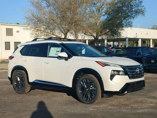 Everest White Pearl Tricoat 2026 Nissan Rogue Platinum
