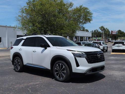 White Pearl 2026 Nissan Pathfinder Platinum
