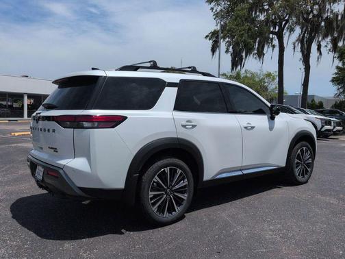 White Pearl 2026 Nissan Pathfinder Platinum