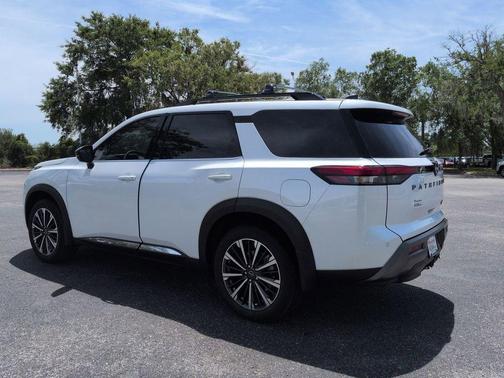 White Pearl 2026 Nissan Pathfinder Platinum