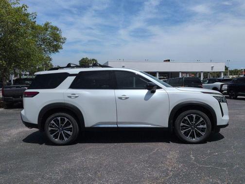 White Pearl 2026 Nissan Pathfinder Platinum