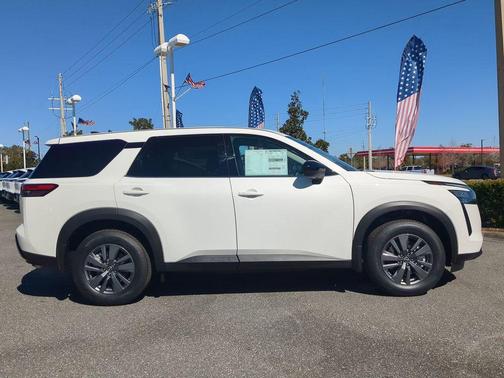 2026 Nissan Pathfinder S