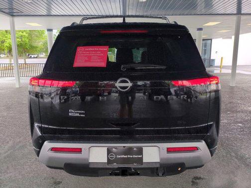 2025 Nissan Pathfinder SL FWD
