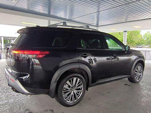 2025 Nissan Pathfinder SL FWD