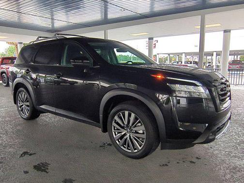 2025 Nissan Pathfinder SL FWD