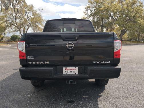 2024 Nissan Titan SV