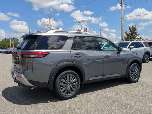 2025 Nissan Pathfinder SL 4WD