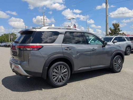 2025 Nissan Pathfinder SL 4WD