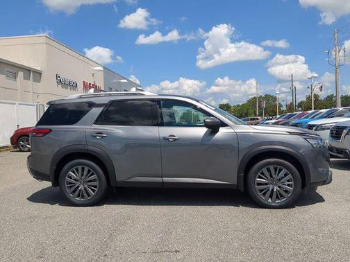 2025 Nissan Pathfinder SL 4WD