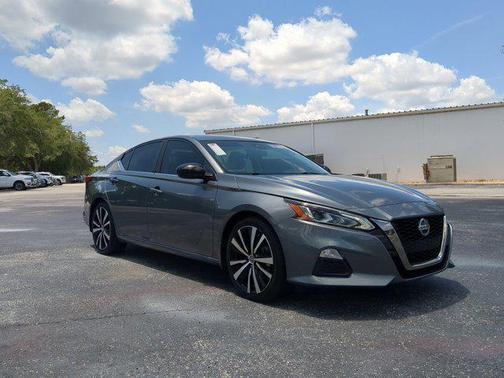 2022 Nissan Altima SR FWD