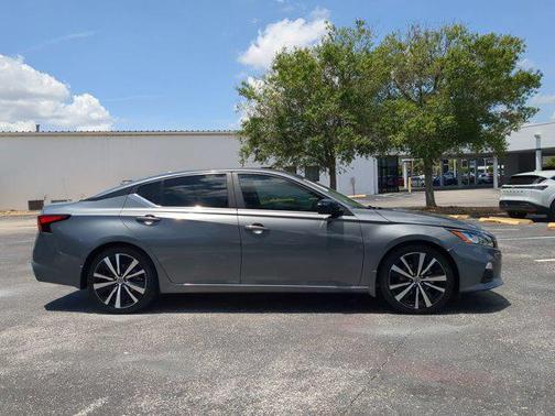 2022 Nissan Altima SR FWD
